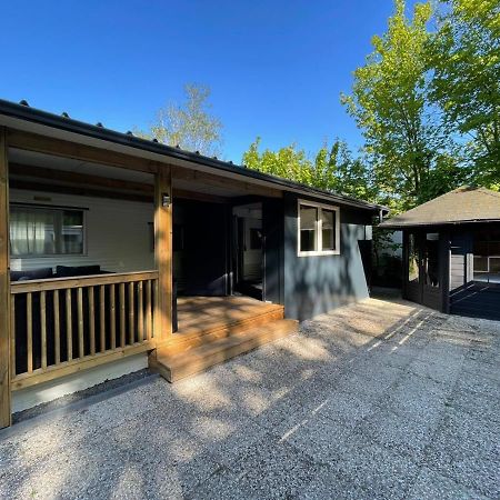Chalet 'T Rijsterbos Op Camping Met Zwembad! Villa Exterior foto