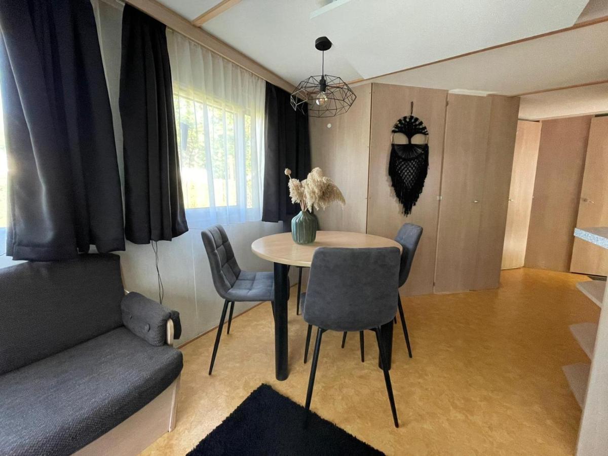 Chalet 'T Rijsterbos Op Camping Met Zwembad! Villa Exterior foto